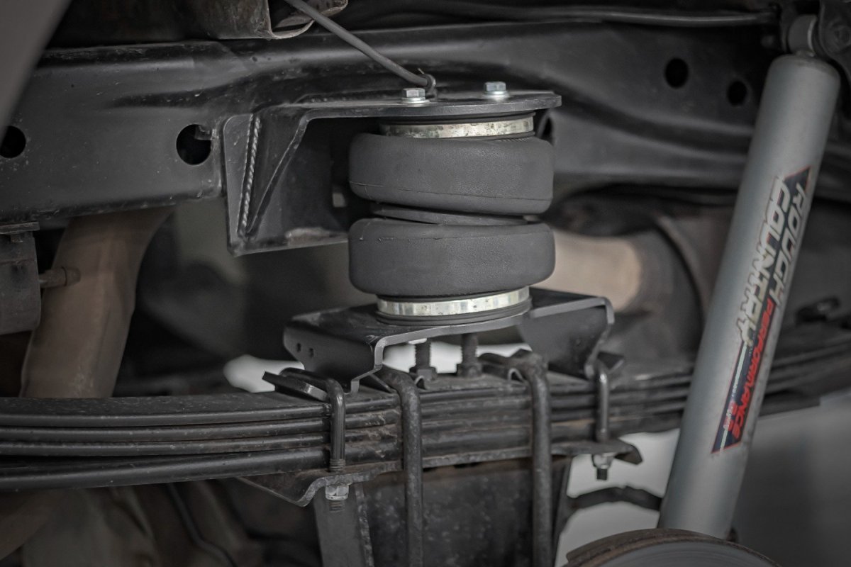 Ford F-150 Air Spring Kit - Rear - Rough Country - w/compressor | Wireless Controller | 0-6